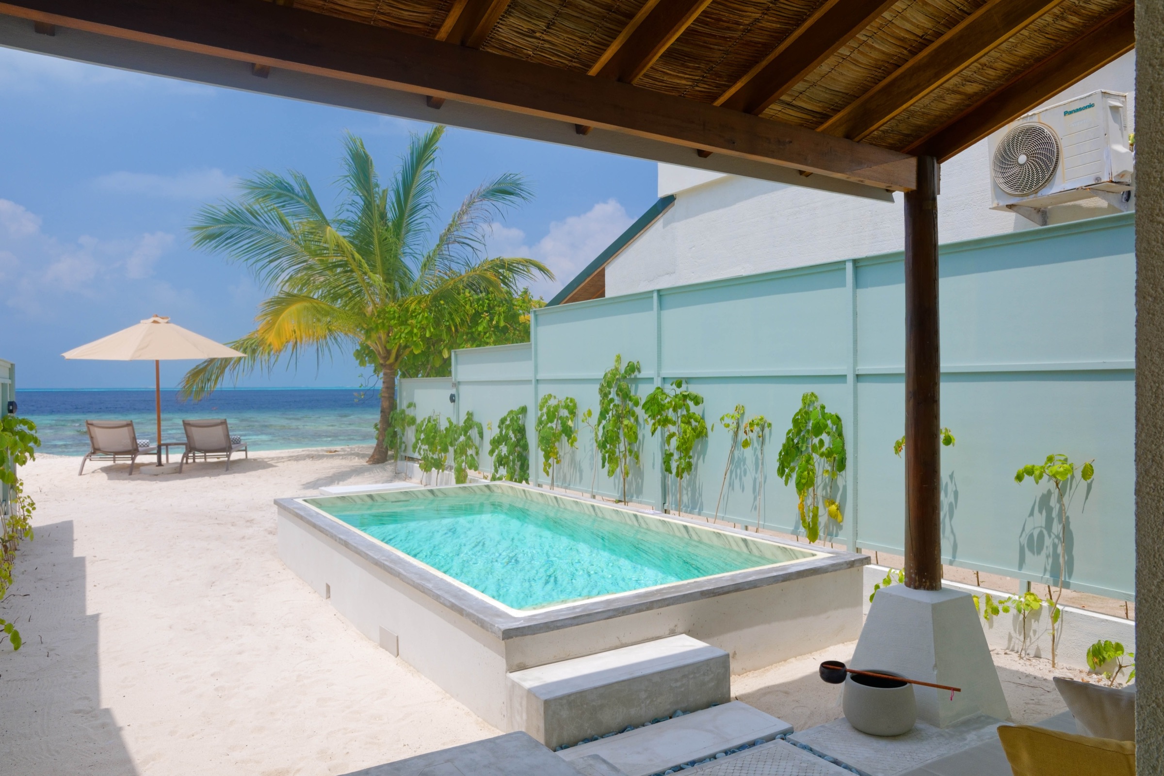 Deluxe Beach Villa with Pool
